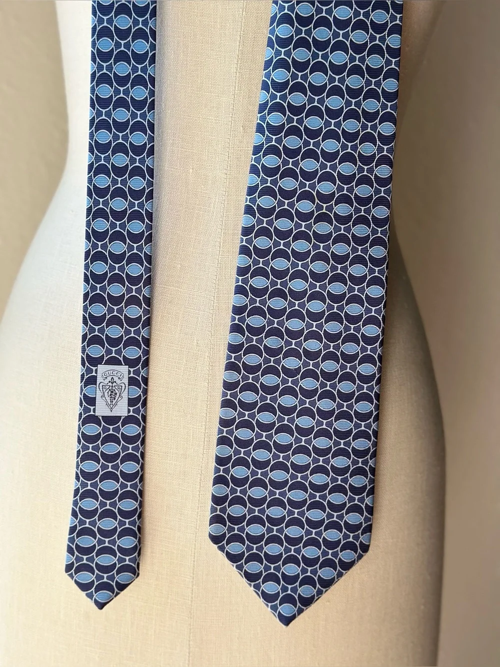 Gucci Mens Silk Tie Blue Geometric Circle Pattern Made In Italy Authentic